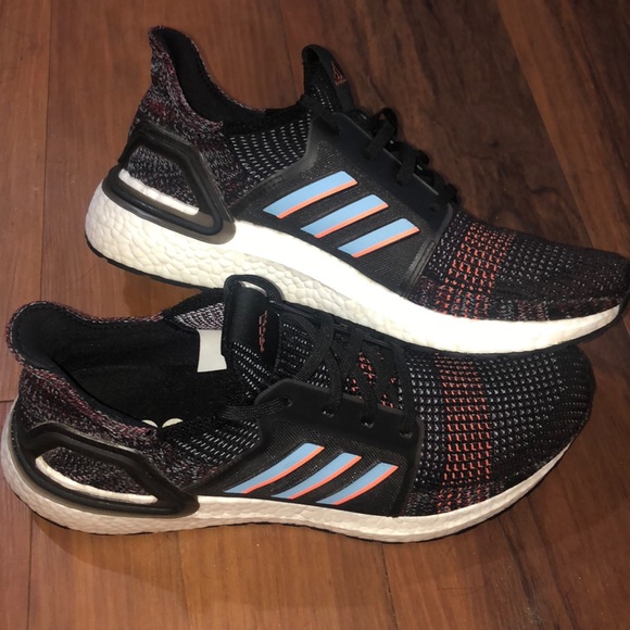 ultraboost 19 core black glow blue